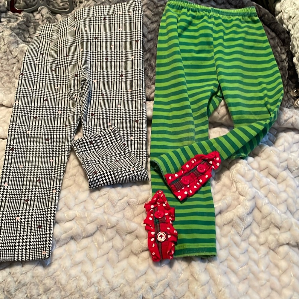 2 Pieces Girls Leggings Bundle in Size: 4T Green & Red and Black checkered ECU